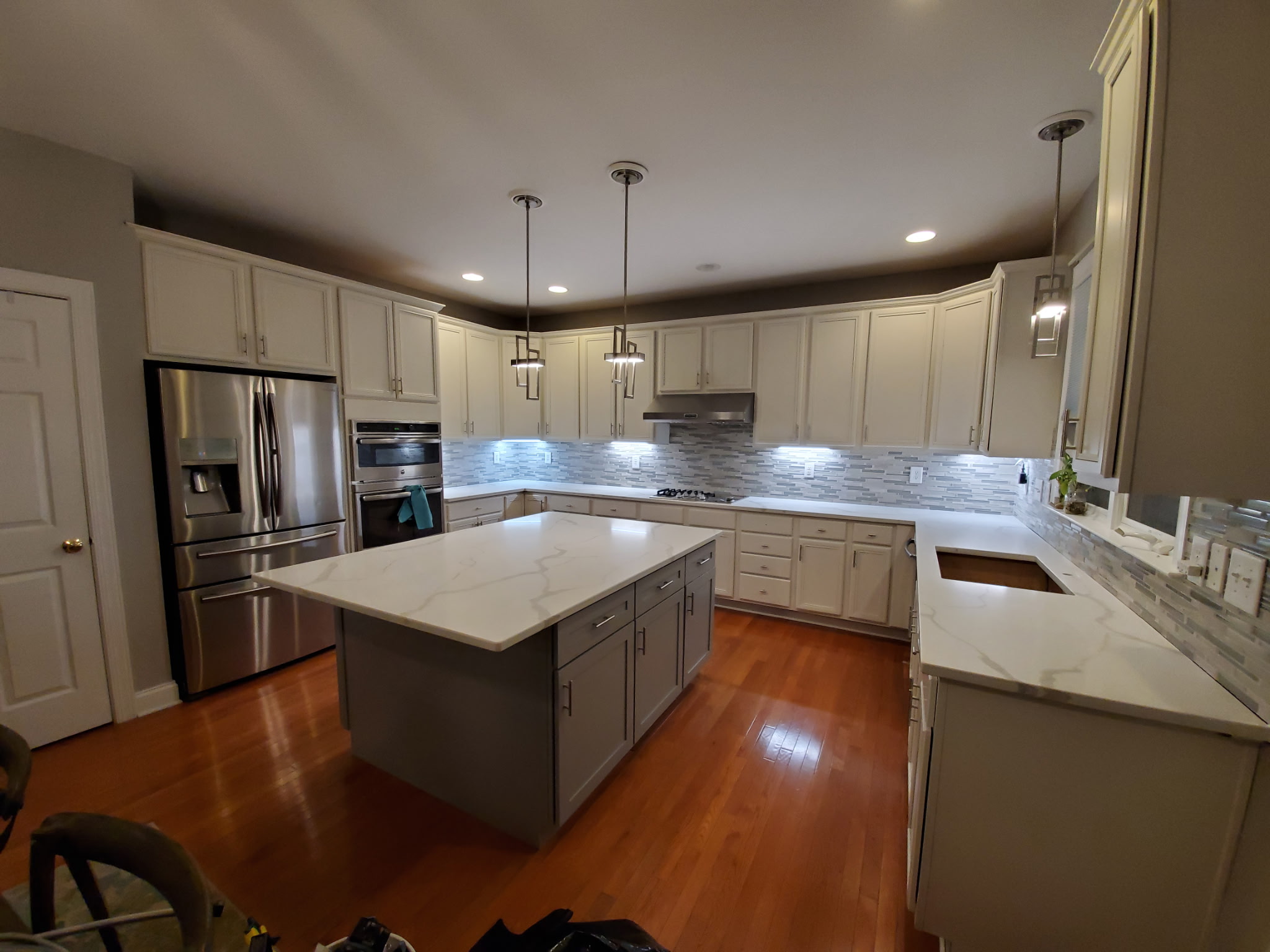 Finished kitchen with a calacatta quartz island fabricated and installed by Mateo's Touch Countertops